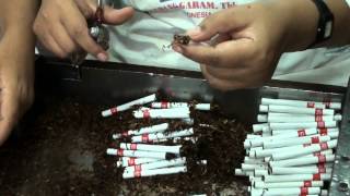 Zigaretten Herstellung Gudang Garam International Cigarette manufacturing by hand [upl. by Yesdnyl]