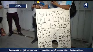 Tensión afuera del Congreso Comerciantes de distintos mercados protestan contra iniciativa de ley [upl. by Eal605]