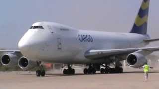 How to park a Boeing 747 in a small space [upl. by Annavoeg]