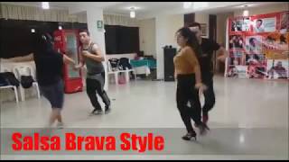 Bailando Salsa Brava estilo Caleño [upl. by Lolande]