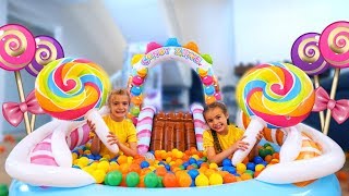 Las ratitas en parque inflable con bolas de colores playing park inflatable ball colors [upl. by Nnylecyoj]