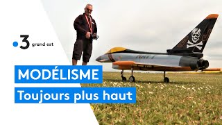 Ils pilotent de grands avions miniatures pour la première fois [upl. by Eirb728]