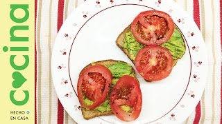 COCINA⎜Tostadas de aguacate con tomate [upl. by Clarette]