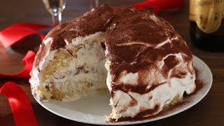 ZUCCOTTO DI PANDORO CON PANNA E NUTELLA Ricetta facile [upl. by Lunetta]