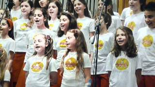 Piccolo Coro Melograno Amazing Grace amp Ai Ninnora [upl. by Nonnel998]