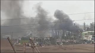 A esta hora de la tarde se inicia incendio en la refinería quotLa Pampillaquot en LimaPerú 09 Ago 2024 [upl. by Thorncombe]