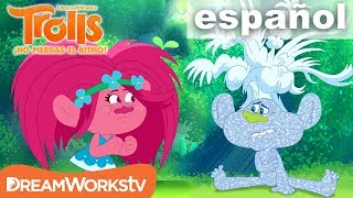 POPPY AL RESCATE Mal día con el cabello  TROLLS NUEVOS CORTOS DreamWorksTVEspanol [upl. by Ahiel]