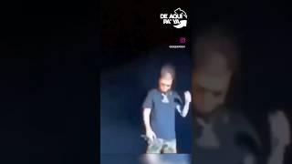 El cantante Farruko pierde su peluquín en pleno concierto [upl. by Viridis305]