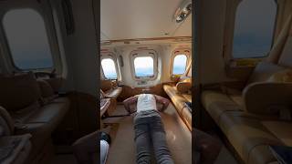 quotGianluca Vacchi does pushups on a private jet ✈️💪quot gianlucavacchi privatejet short gianluca [upl. by Orrin]