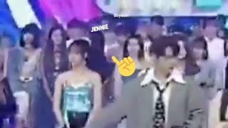 INKIGAYO BLACKPINK JENNIE TALKING TO WEKI MEKI DOYEON AT THE BACK [upl. by Leasim]