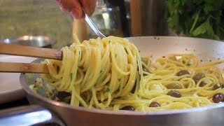 SPAGHETTO ABBESTIA e BACCALA IN BIANCO e OLIVE spaghetti e baccalà in bianco con le olive [upl. by Tnilk]