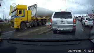 Transporting Wind Turbine propeller blades in Curaçao [upl. by Nylyoj]