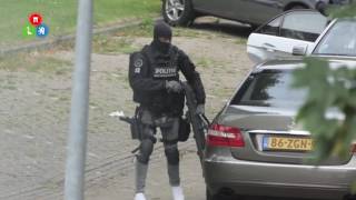 Arrestatieteam valt binnen in woning Monseigneur Nolenstraat in Alkmaar [upl. by Assennav689]