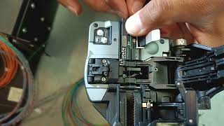 How To Splicing Fiber Optic Cable With Fusion Splicer  GSM [upl. by Melita]