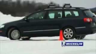 Pneus dhiver  à lavant ou à larrière  Académie de conduite hivernale Michelin [upl. by Brewster]