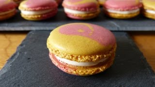 Macarons bicolores et ganache montée aux bonbons arlequin [upl. by Elleirad]