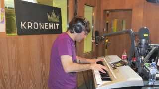 LiveDjFlo  KRONEHIT  Avicii  You make me  piano keyboard synth LIVE ON AIR [upl. by Eelah]