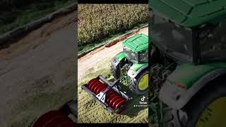 Rouleau de tassement à déport bilatéral 🚜 ensilage farming agriculture herbe [upl. by Haelem]