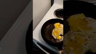 Matfer Bourgeat 10 14Inch Carbon Steel Skillet Egg test [upl. by Ainatit]