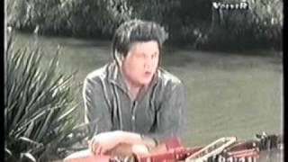 Leo Dan cantando quotLibre solterito y sin nadiequot en la película quot¡Cómo te extrañoquot 1966 [upl. by Bilak]