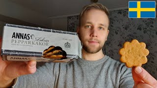 Annas Pepparkakor Lakrits Swedish Gingerbread Cookies with Licorice REVIEW [upl. by Asilana624]