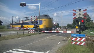 Spoorwegovergang Zwolle  Dutch railroad crossing [upl. by Stillas]