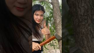 The real method used by strong girls to trim trees outdoors bushcraft [upl. by Lamej]