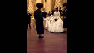 Oshvar rabbe dancing mitzvah tantz [upl. by Nila]