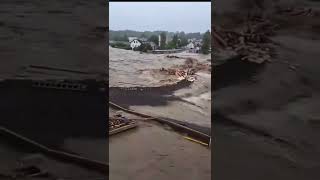 🇵🇱 Powódź Most tymczasowy w Głuchołazach został zerwany Woda wlewa się do miasta  FLOOD POLAND [upl. by Neuburger]