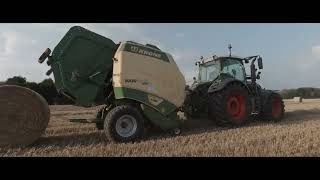 Fendt 516 Vario dreht Heuballen mit Drohnensicht [upl. by Katha821]