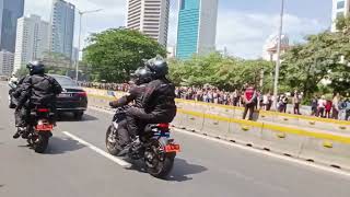 menunggu Jokowi lewat di jalan Sudirman saat pelantikan Presiden Prabowo [upl. by Beuthel]