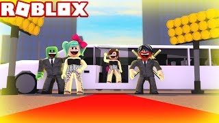 MIS AMIGOS ME COMPRAN una LIMUSINA en ROBLOX💎🤑 [upl. by Feinstein]