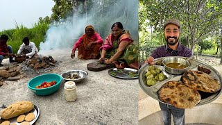 गाय के गोबर पर बना गाँव का देसी ख़ाना  Village Food Made On Cow Dungs TATYA FARM  Jhansi Food Tour [upl. by Rorke]