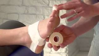 Strapping antalgique de lhallux valgus [upl. by Notnirt]