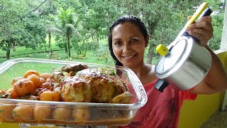 FRANGO INTEIRO NA PANELA DE PRESSÃO COM BATATAS CORADAS [upl. by Yenatirb]