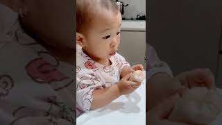 BABY KATE MAKAN PISANG [upl. by Shuler655]