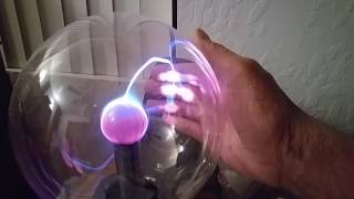 A Plasma globe shows how a better ground affects filamentation [upl. by Allissa]