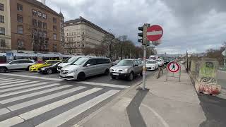 25323 Autostau und ein Rettungswagen kam nicht durch in Wien [upl. by Aisatan212]