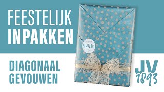 Feestelijk inpakken kadopapier diagonaal gevouwen met crispy strik [upl. by Tsirc]