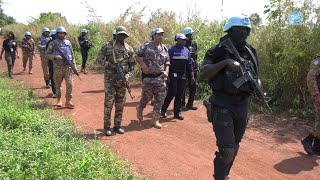 Patrouilles des casques bleus pour assurer la sécurité dans la ville de Batangafo [upl. by Asirret423]