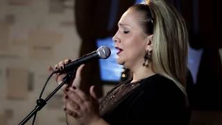 Linda Hakaj  Mos U Largo  Live [upl. by Benetta]