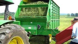 JOHN DEERE BAGGING HAYLAGE [upl. by Rena687]