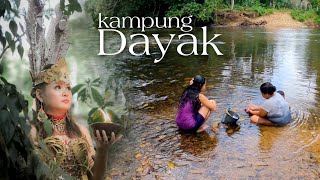 82 Melihat Kehidupan DAYAK  Mandi amp Minum air Sungai langsung [upl. by Alaaj]