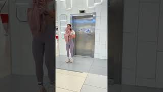 SHE SHOCKED BY BODYBUILDERs SIZEBODYBUILDER ELEVATOR PRANKSShmeksssChannel [upl. by Harts]