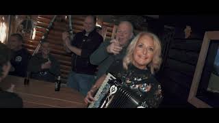 CRAZY ACCORDEONS  Viva Bavaria Officiele Video Clip [upl. by Hteik351]