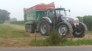 Lavori agricoli trincia class e trasporto insilato biogas [upl. by Eilatan]