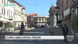 TG VENEZIA 26042017  25 APRILE VANDALI CONTRO IL TRICOLORE [upl. by Iila]