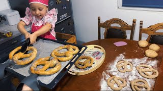 Înghețată și covrigi cu mac  Ice cream and poppy seed bagels [upl. by Iva849]