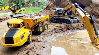 MOBIL TRUK MUAT PASIR LEWAT LUMPUR  SIMULASI ALAT BERAT LOADER BEKO KERUK RC [upl. by Aruasi]