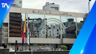 Ciudadanos acuden al CNE para pedir certificado de apoliticismo [upl. by Eniamrehc]